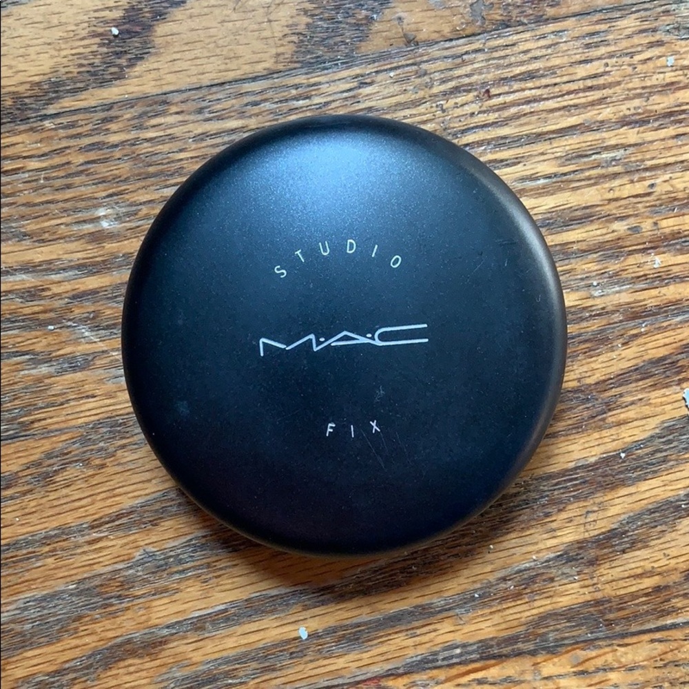 Mac studio fix powder foundation NW35